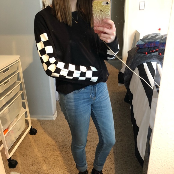 *Sold* Checkered Sleeve Crop Top - Picture 6 of 6